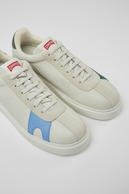 Camper Design Tvillinger Hvite Sneakers I Ufarget Skinn For Kvinner