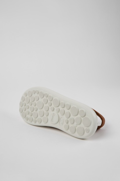 Eksklusive Camper Pelotas Flota Brune Og Hvite Skinnsandaler For Kvinner