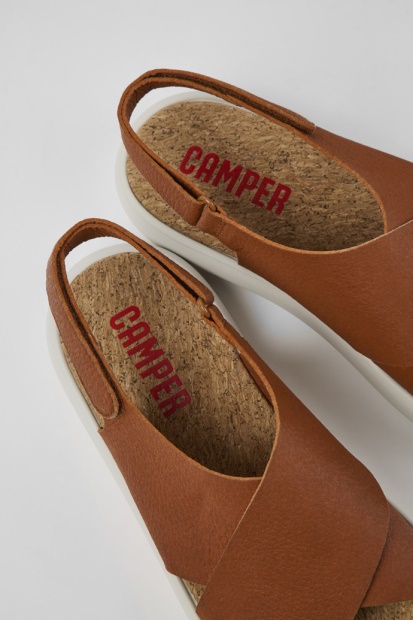 Pelotas Flota Brune Og Hvite Skinnsandaler For Menn Bobil Nyankomne