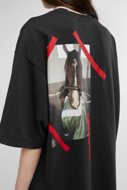 Eksklusiv Camper T-skjorte Svart T-skjorte Med Hestetrykk Bak