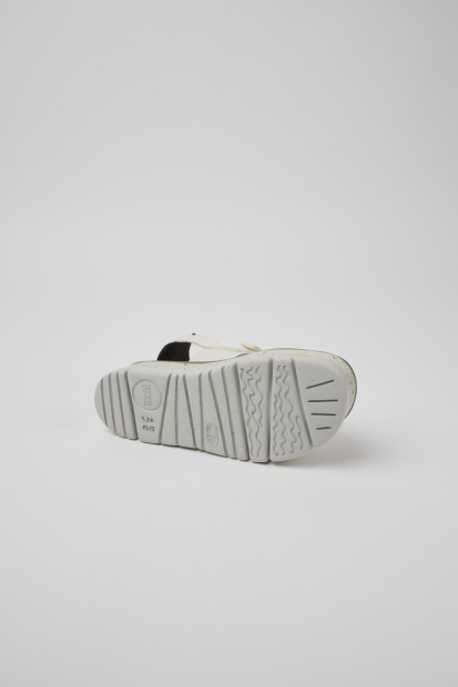 Oruga Opp Hvite Og Svarte Skinnsandaler For Kvinner Eksklusiv Campingvogn