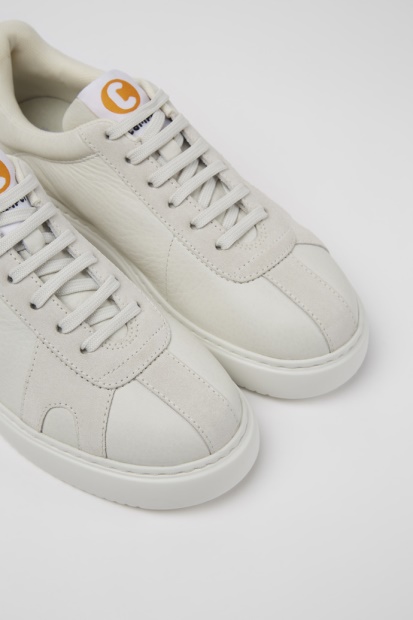 Camper Design Runner K21 Hvite Sneakers I Ufarget Skinn For Kvinner