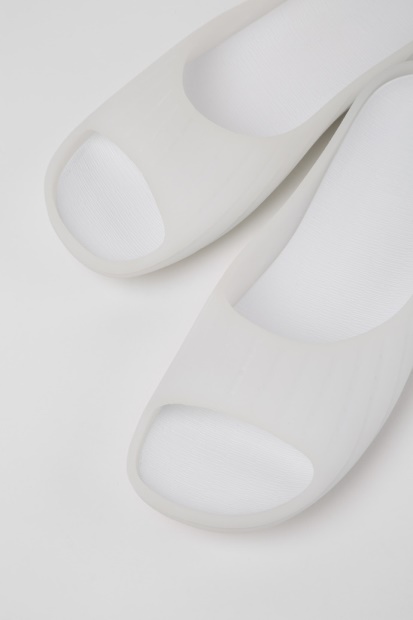 Design Wabi Hvite Monomaterial Sandaler For Kvinner Campingvogn