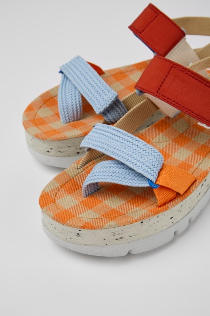 Oruga Up Beige Blå Og Røde Sandaler For Kvinner Eksklusiv Campingvogn