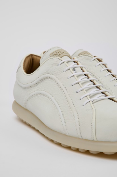 Eksklusive Camper Pelotas Hvite Sneakers I Ufarget Skinn For Menn